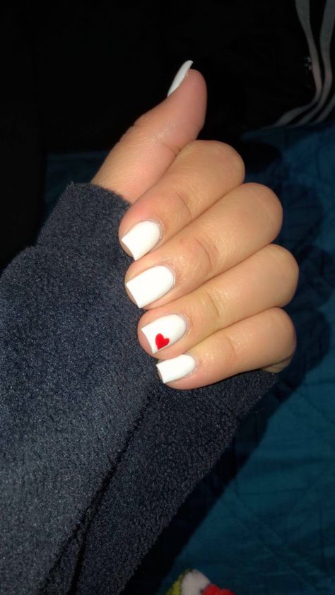 Red And White Sweet 16, Short White Nails Acrylic, White Nails With Red Heart, White Short Square Nails, Nails With Red Heart, Nails With Rhinestones White, Glitter White Nails, White Nails With Diamonds, White Nails With Design