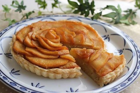 Potato Pie Recipe, Steamed Sweet Potato, Apple Puff Pastry, Sweet Potato Pies Recipes, Caramelised Apples, Sweet Potato And Apple, Fruit Crisp, Frozen Puff Pastry, Potato Pie