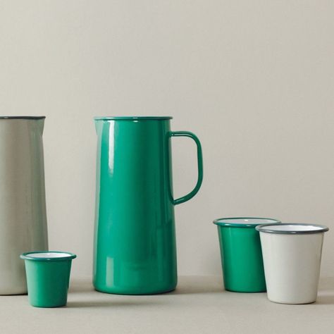 Introducing our Bundle sets, selected to group complimentary products for easy gifting this year. Gift a loved one our Oyster Grey 3 pint jug, tumbler and mini tumbler together, or our large and medium salad bowl in one of our 3 core colours. Our tea sets for two are also back by popular demand. Visit us via the link in our bio to shop now #falconenamelware Falcon Enamelware, Electric Hob, Large Salad Bowl, Deep Plate, Pinch Pots, Small Tray, Baking Set, Tea Stains, Freezer Friendly