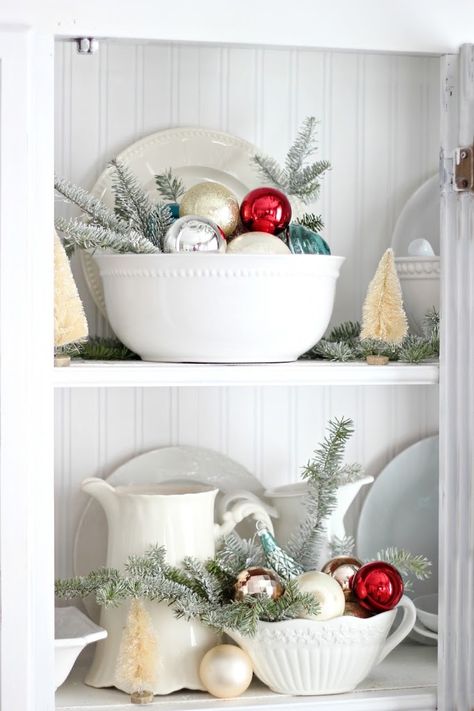 Christmas hutch - Craftberry Bush Christmas Hutch, Natal Country, Decorations Bedroom, Christmas Kitchen Decor, Navidad Diy, White Christmas Decor, White Dishes, Booth Ideas, Farmhouse Christmas Decor