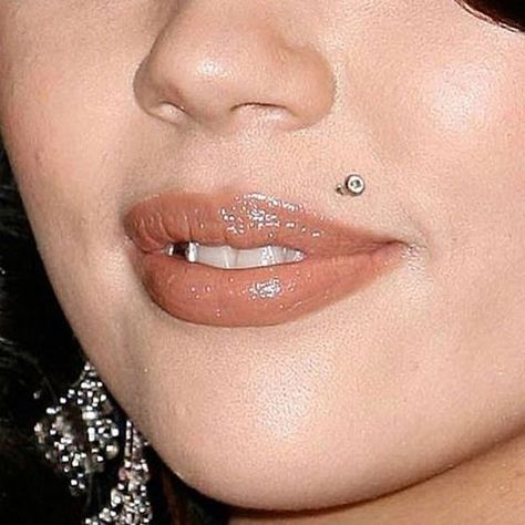 1,390 Likes, 7 Comments - SHE'S VAGUE (@shesvague) on Instagram: “Durban Derby by Martin Parr” Marilyn Monroe Piercing, Monroe Lip Piercing, Pictures Of Marilyn Monroe, Madonna Piercing, Monroe Piercing Jewelry, Monroe Piercing, Lip Piercings, Monroe Piercings, Face Piercings