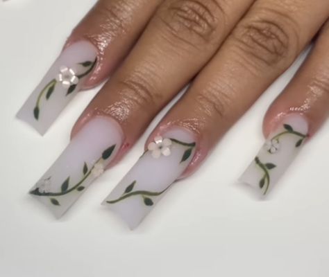 Vine Acrylic Nails, Nail Designs With Vines, Vines On Nails, Nails With Ivy Design, Vine Nail Designs, Nails With Vines, Hood Nails, Nails Practice, Bday Nails