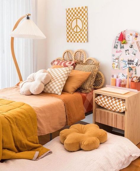 Girls Checkered Bedroom, Groovy Toddler Room, Retro Toddler Girl Room, Checkered Bedroom Ideas, Retro Girls Bedroom, Checkered Bedroom, Girls Retro Bedroom, Checkered Bedding, Boho Retro Bedroom