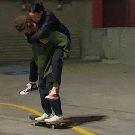 Skateboarding Couples, Skater Couple, Skateboarding Aesthetic, Skateboard Aesthetic, Skater Vibes, Skater Aesthetic, Me And Bae, Me N Who, Me And Her