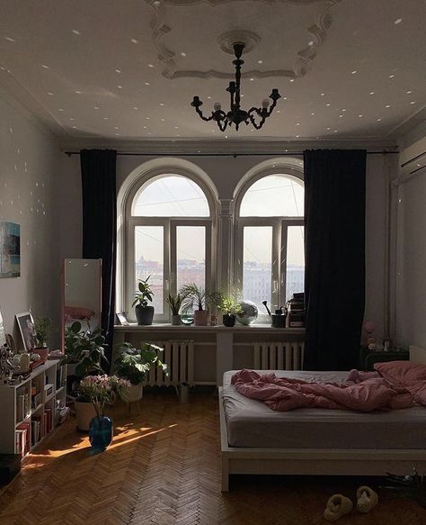 French Apartment Aesthetic, French Apartment, Apartment Aesthetic, Western Home Decor, Apartment Inspiration, Aesthetic Bedroom, Dream Bedroom, My New Room, Dream Home Design