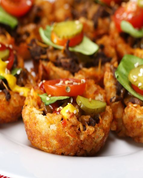 Cheeseburger Tater Tot Cups by Tasty Bacon Cheeseburger Tater Tot Cups, Cheesy Egg Cups, Tater Tot Cups, Cheddar Chips, Pizza Breakfast, Cheese Cups, Egg Cups Recipe, Pizza Muffins, Small Appetizers