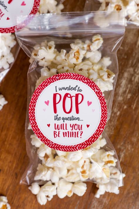 Popcorn Valentine Ideas, Popcorn Labels, Popcorn Valentine, Popcorn Treat, Popcorn Treats, Popcorn Gift, Valentines Gift Tags, Class Valentines, Pop Stickers