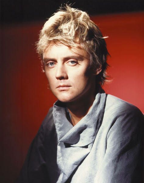 Roger Taylor 80s, Queen 1974, Roger Taylor Ben Hardy, Spread Your Wings And Fly, Makeup Beauty Hacks, George Hurrell, Roger Taylor Queen, Queen Poster, Hippie Culture