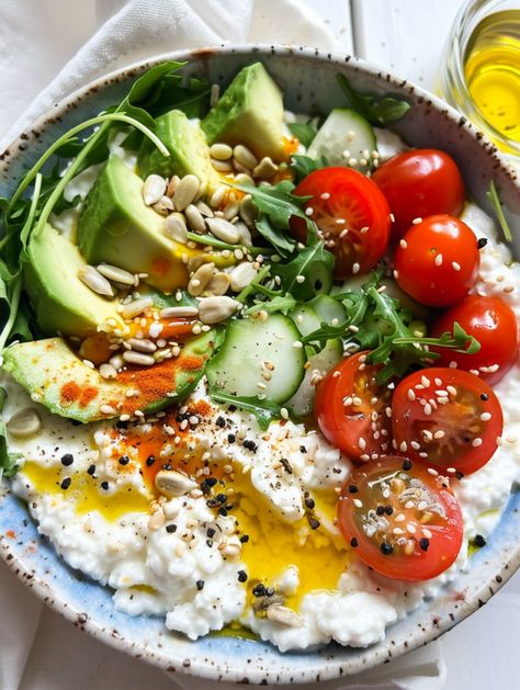 Easy Cottage Cheese Avocado Bowl Healthy Fats Meals, Snack With Avocado, Cottage Cheese And Avocado Toast, Avocado And Cottage Cheese, Cottage Cheese And Avocado, Cottage Cheese Pairings, Cottage Cheese Dishes, Keto Bowls Recipes, Cottage Cheese Recipes Healthy Lunches