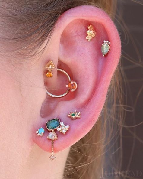 Piercing Ideas For Women, Triple Helix Piercing, Triple Lobe Piercing, Inner Ear Piercing, Ear Piercing Combinations, New Ear Piercing, Yummy Candy, Ear Piercing Ideas, Types Of Ear Piercings