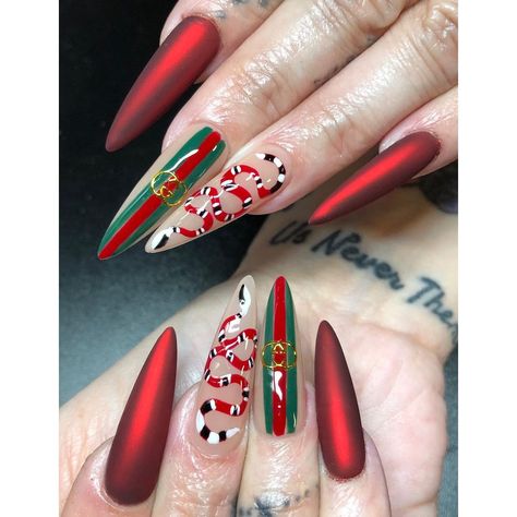 Gucci Snake Nails, Gucci Inspired Nails, Gucci Nails Designs, Gucci Nail Art, Nails Gucci, Snake Nails, Snake Skin Nails, Boujee Nails, Gel Polish Designs