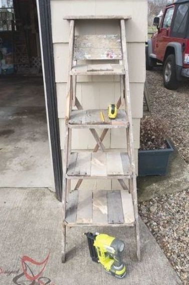 Ladder Shelf Decor Ideas, Ladder Projects, Repurposed Ladder Shelf, Repurpose Ladder, Old Ladder Ideas, Ladder Shelf Decor, Ladder Shelving, Repurposed Ladders, Leaning Ladder Shelf