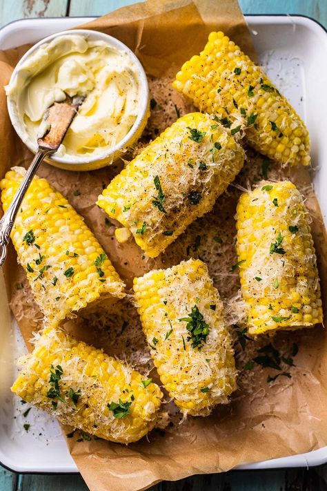 This easy Boiled Corn on the Cob recipe is an easy way to infuse the corn with flavor while keeping it juicy and tender. No more dry corn! Boiled Corn On The Cob, Corn On The Cob Recipe, Summer Side Dishes Recipes, Easy Summer Side Dishes, So Much Food, Cheesy Corn, Boiled Corn, Dried Corn, Easy Butter