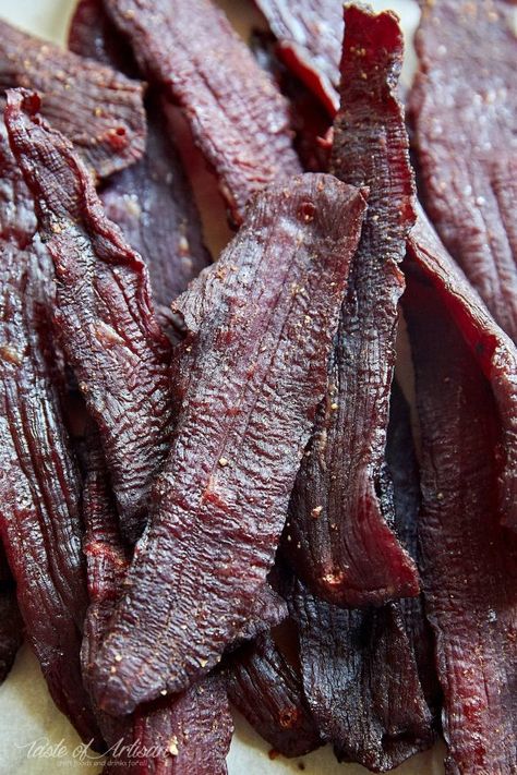 Smoker Jerky Recipes, Oven Beef Jerky, Jerky Marinade Recipes, Deer Jerky Recipe, Venison Jerky Recipe, Oven Jerky, Jerkey Recipes, Deer Jerky, Smoked Jerky