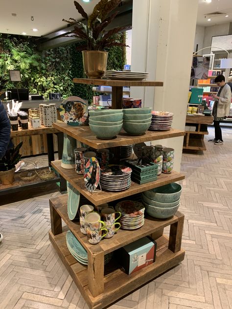 Mercantile Display Ideas, Shop Island Display, Rustic Retail Display, Cozy Boutique Interior, Rustic Retail Store Design, Diy Retail Display, Mercantile Store Ideas, Retail Shelving Display, Merchandise Display Ideas