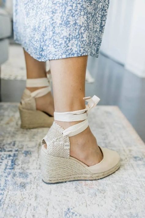 How To Properly Tie Your Espadrilles Espadrilles Outfits, Espadrilles Outfit, Tie Up Espadrilles, Heeled Espadrilles, Right And Wrong, Espadrilles Style, Lace Up Espadrilles, Wedge Espadrilles, Wedge Espadrille