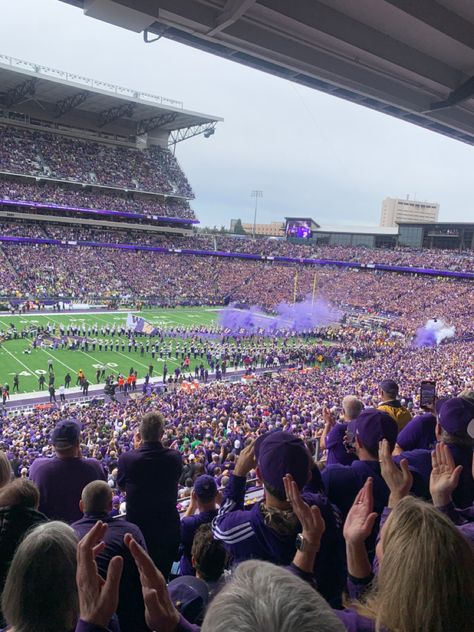 Uw Aesthetic, Football Game Aesthetic College, Uw University Of Washington, Uw Football, Uw College Aesthetic, Washington Huskies Football Wallpaper, American College Football Aesthetic, Uw Seattle, Seattle Life