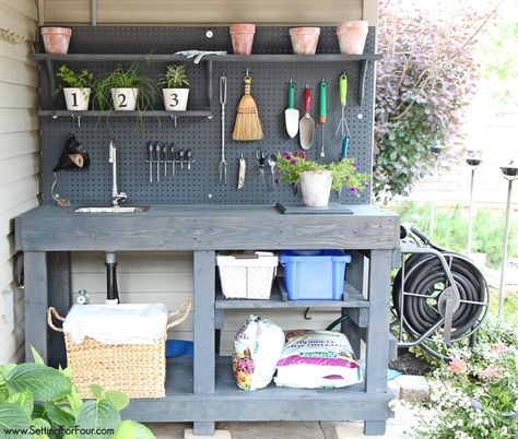 Potting Bench With Sink, Potting Bench Ideas, Pallet Potting Bench, Pallet Garden Benches, Diy Potting Bench, Outdoor Potting Bench, Garden Sink, Free Pallets, Garden Area