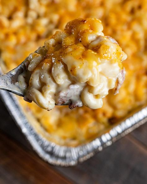 Mac And Cheese No Velveeta, Smoked Mac And Cheese Recipes, Smoker Mac And Cheese, Smoked Mac N Cheese Recipe, Grilled Mac And Cheese, Smoked Mac And Cheese, Bacon Mac And Cheese, Traeger Recipes, Easy Grilling