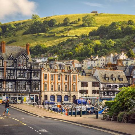 We.LOVE.England🇬🇧🏴󠁧󠁢󠁥󠁮󠁧󠁿 on Instagram: “„Golden light over Dartmouth“ Devon  Photo by my dear friend @chrisiversenphotography #lovegreatbritain #england #photosofbritain…” Dartmouth Devon, Castles In England, Oxford England, Skye Scotland, Devon England, Scotland Highlands, Cornwall England, Yorkshire Dales, My Dear Friend