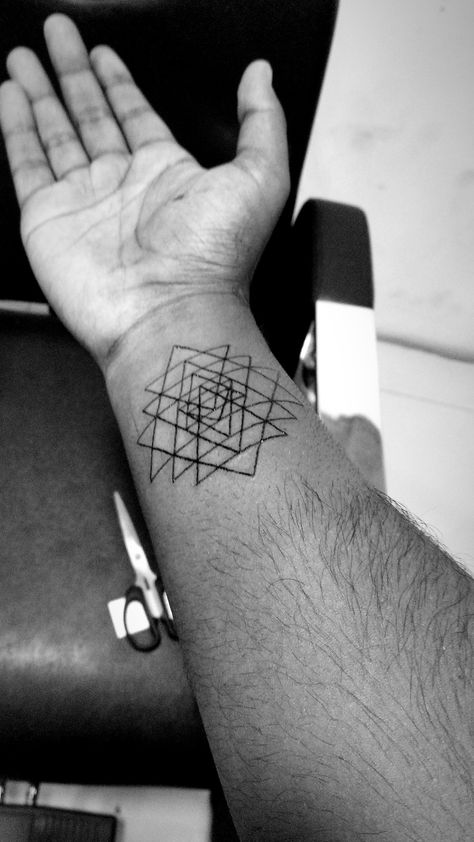 Shri Yantra Tattoo, Sri Yantra Tattoo, Owl Tattoo Chest, Yantra Tattoo, Tattoo Chest, Shri Yantra, Sri Yantra, Owl Tattoo, Geometric Tattoo