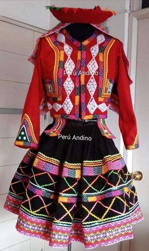 Peruvian Traditional Clothing, Peru Traditional Clothing, Peru Clothes, Peru Clothing, Peru Aesthetic, Peruvian Dress, Peruvian Clothing, Peru Fashion, Peru Culture