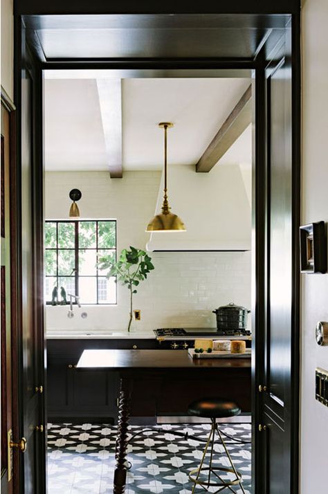 kitchen island Cement Tile Kitchen, Spanish Inspired Kitchen, Kitchen Colours, Classic Kitchen, Tile Flooring, Design Del Prodotto, Black Cabinets, Boho Interior, Style At Home