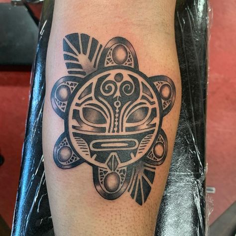 Taino sun tattoo from today  #tainotattoo #tainosun #blackandgreytattoo #suntattoo #tattoo #tattooideas #imperialtattooct… Sol Taino Tattoo, Taino Sun Tattoo, Dominican Tattoo, Taino Warrior, Pr Tattoo, Warrior Symbol Tattoo, Sun Tattoo Meaning, Taino Art, Sol Taino