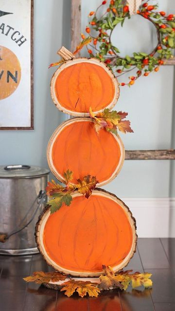 Wood Slice Pumpkins, Wood Slice Crafts Diy, Wood Slice Snowman, Girls Night Crafts, Wood Slice Crafts, Autumn Decorating, Fun Craft, Fall Decor Diy, Fall Diy