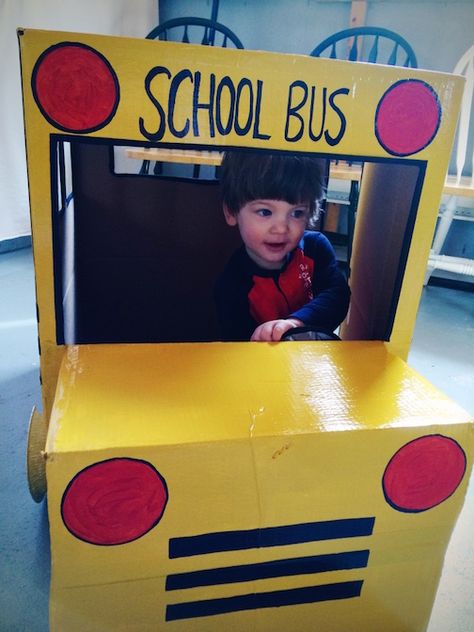 DIY homemade cardboard box school bus Cardboard School Bus, Cardboard Bus, School Bus Crafts, School Bus Party, Bus Crafts, Escuela Diy, Cardboard Car, Yellow School Bus, Cardboard Box Crafts