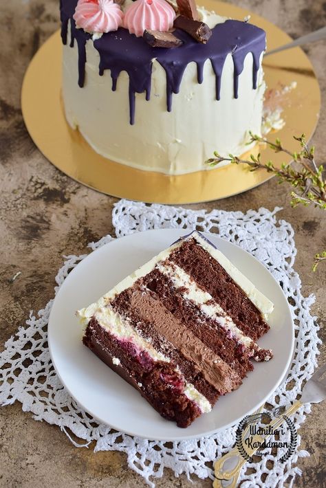 Wanilia i Kardamon: Tort śmietanowo-czekoladowy z wiśniami Sweets Cake, Chocolate Cake Recipe, What To Cook, Chocolate Desserts, Yummy Cakes, Layer Cake, No Bake Cake, Cake Pops, Fudge