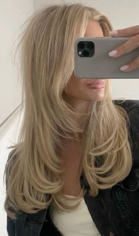 Blonde Hair Styles Layers, Medium Blonde Hair Inspiration, Blonde Long Haircuts, Haircuts Long Hair Straight, Long Layers Blonde Hair, Layered Haircuts Blonde, Long Blonde Layers, Long Blonde Hair Color, Long Layers Blonde