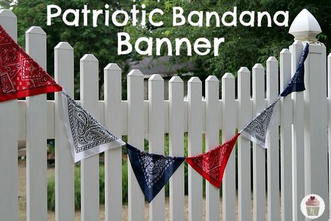 Patriotic Bandana Banner. This would also be cute decor for a cowboy/cowgirl themed birthday party. Bandana Banner, Ways To Wear Bandanas, Chola Party, Western Party Ideas, Patriotic Projects, Country Party, Western Theme Party, How To Make Banners, Western Parties