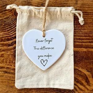 Plaque and Bag, Thank You Gift for Friend, Acrylic Hanging Heart Plaque Gift, Never Forget The Difference You Make,Thank Ornament Gifts, Friends Graduation Retirement Gift Decorative Signs and Plaques Sleep Bedroom, Friends Graduation, Rose Scented Candle, Never Forget, Hanging Ornaments, Positive Affirmations, Thank You