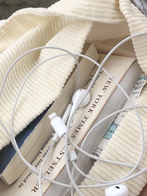 Cream Aesthetic, Beige Aesthetic, Foto Ideas Instagram, School Motivation, White Aesthetic, Gilmore Girls, Study Motivation, Book Aesthetic, Dream Life