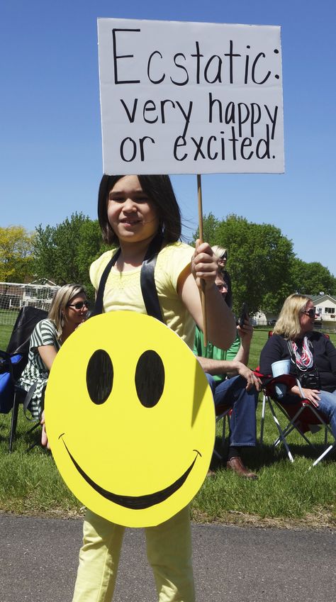 ECSTATIC get a big smile in the Miss Alaineus Vocabulary Parade! More ideas at debrafrasier.com. Vocabulary Day Costumes, Dress As A Word Day Ideas, Word Day Costume Ideas, Adjective Dress Up Day Ideas, Word Costumes, Dress Like A Word Day At School, Dress Up As A Word For School, Word Costumes Ideas Vocabulary, Vocabulary Costume Ideas For Kids