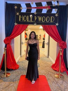 Hollywood Dance Theme Outfit, Red Carpet Middle School Dance, Hollywood Inspired Party, Red Carpet Trunk Or Treat, Farewell Party Ideas School Decoration, Hollywood Hallway Decorations, Hollywood Theme Prom Decoration, Hollywood Spirit Week Ideas, Oscars Prom Theme