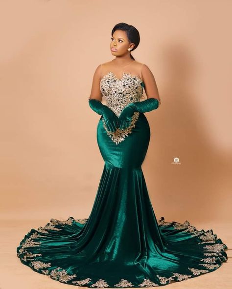 Green Traditional Dresses African, Green Traditional Dresses, Velvet Dresses For Wedding, Green Velvet Wedding Dress, Green Velvet Dresses, Traditional Dresses African, Velvet Dresses Outfit, Velvet Wedding Dress, Green Dress Outfit