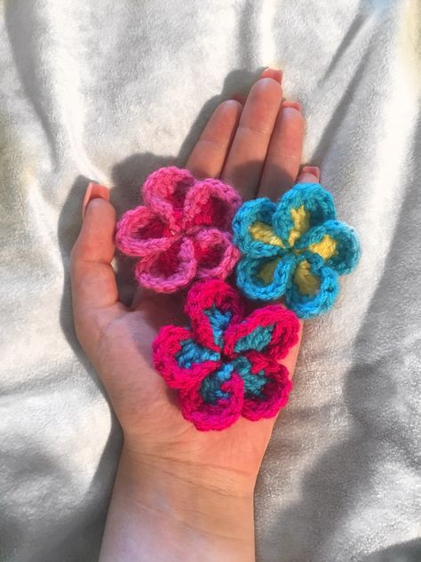 Easy and gorgeous Tropical Crochet, Crochet Hawaiian, Hawaiian Crochet, Hawaii Crochet, Crochet Tropical, Crochet Lei Pattern Free, Crochet Plumeria Pattern Free, Crochet Hibiscus Flower, Crochet Tropical Flower