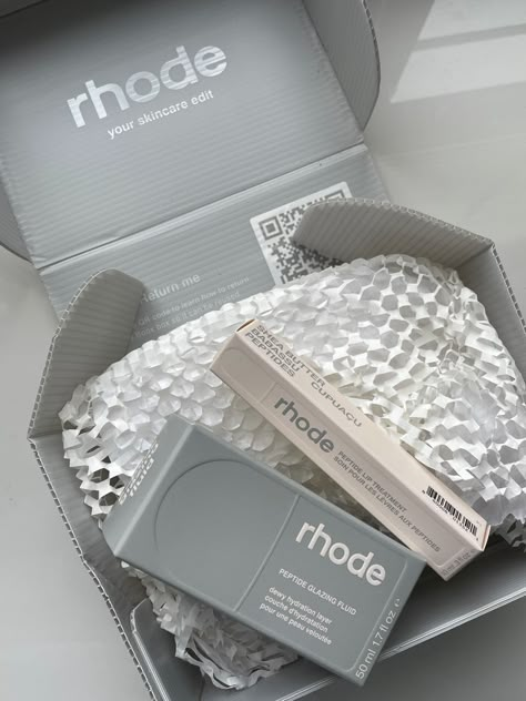 flat lay of rhode skincare in original box Rhode Skin Aesthetic, Rhode Beauty Aesthetic, Rhode Skincare Aesthetic, Rhode Cosmetics, Caramel Girl Aesthetic, Rhode Skincare, Branded Products, Skincare Packaging, Mailer Box