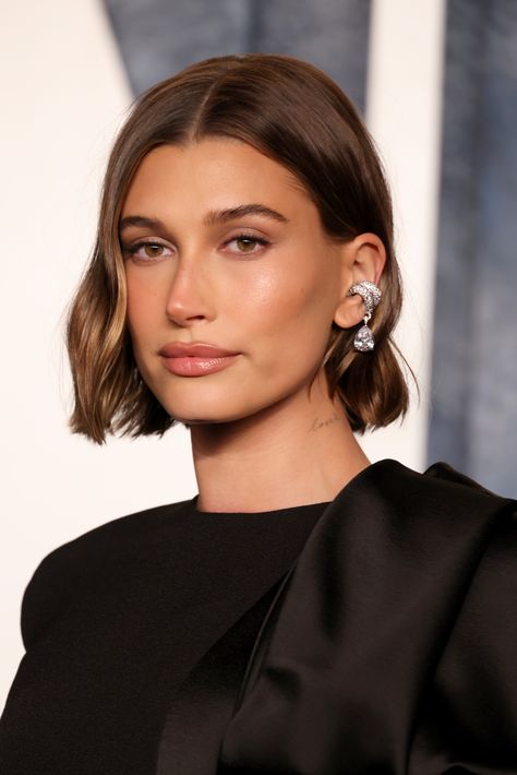 Hailey Beiber in black dress My New Haircut, Chin Length Bob, Hair Mist, Hair Shows, Haircuts For Fine Hair, Volume Hair, Hailey Bieber, Hair Today, The Red Carpet