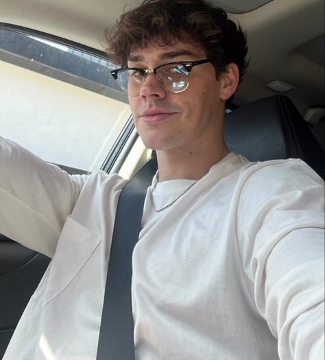 Noah Beck With Glasses, Noah Beck, Men Hairstyle, Hairstyles With Glasses, Mens Soccer, Money Aesthetic, Old Money Aesthetic, Soccer Team, Future Boyfriend