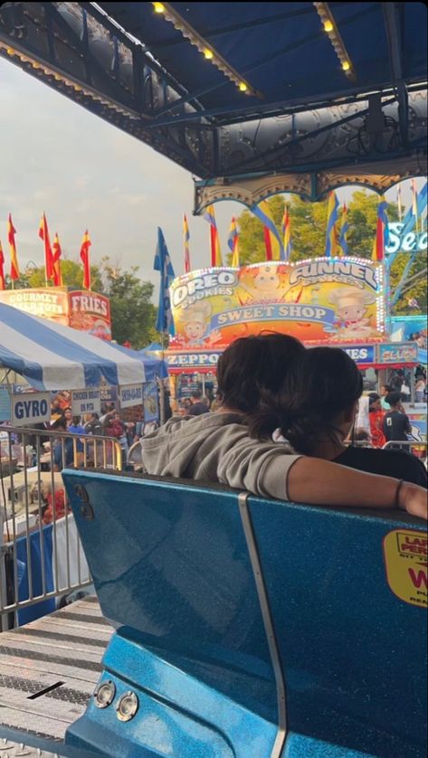 Date Amusement Park, Cute Couple Pics Amusement Park, Amusement Park Couple Aesthetic, Amusement Park Date Aesthetic, Carnival Date Aesthetic, Theme Park Date, Boyfriend Activities, Abc Dates, Amusement Park Date