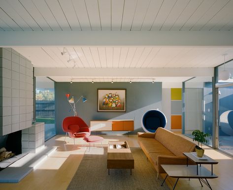 Bauhaus Interior Style, Arc Interior, Sunroom Bedroom, A Quincy Jones, Bauhaus Interior, Midcentury Architecture, Living Space Decor, Quincy Jones, Mcm Furniture