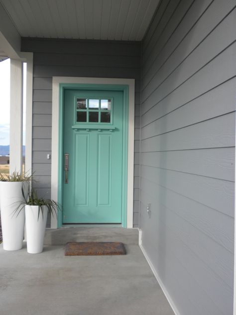 When I have my own house I shall have an aqua front door and gray paint exterior! Aqua Front Doors, Exterior Front Door Colors, Teal Front Doors, Paint House, Cafe Idea, Turquoise Door, Best Exterior Paint, Flip House, Turquoise Front Door