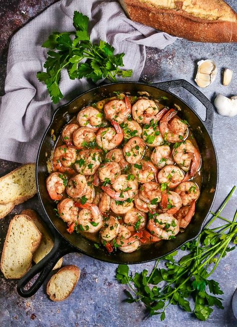 Spanish Garlic Shrimp, Spanish Shrimp, Easy Shrimp Scampi, Tapas Menu, Tapas Dishes, Juicy Shrimp, Shrimp Seasoning, Shrimp Dishes, Garlic Shrimp