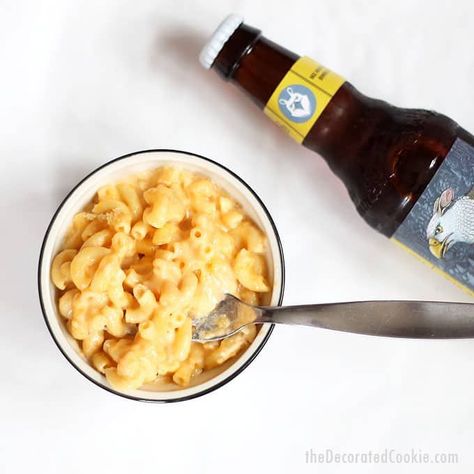 An easy side dish or dinner idea: crock pot beer mac and cheese -- Just a few ingredients and you'll have a delicious dish! No need to boil the pasta. Fast Crockpot Meals, Beer Mac And Cheese, Crock Pot Mac And Cheese, Crockpot Recipes For Kids, Crock Pot Mac, Gambling Cards, Tattoo Queen, Cards Tattoo, Crock Pot Pulled Pork Recipe