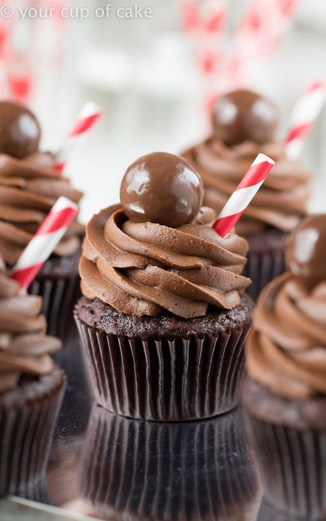 Chocolate Malt Cupcakes with malted frosting– topped with malt balls and straws, it’s basically a milkshake cupcake! Milkshake Cupcakes, Cup Of Cake, Lemonade Cupcakes, Fun Cupcake Recipes, Chocolate Malt, Malted Milk, Cupcake Art, Cupcake Recipe, Yummy Cupcakes