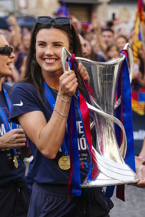 Ingrid Engen (FC Barcelona) 🏆 2023–24 UEFA Women's Champions League Barcelona 2023, Ingrid Engen, Womens Football, Body Reference, Action Poses, Sport Soccer, Football Soccer, Fc Barcelona, Champions League