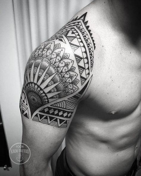 Tatuagens Masculinas no braço Mandala Tattoo Shoulder, Tato Mandala, Tato Maori, Maori Tattoos, Maori Tattoo Designs, Samoan Tattoo, Intricate Tattoo, Geniale Tattoos, Tree Of Life Tattoo